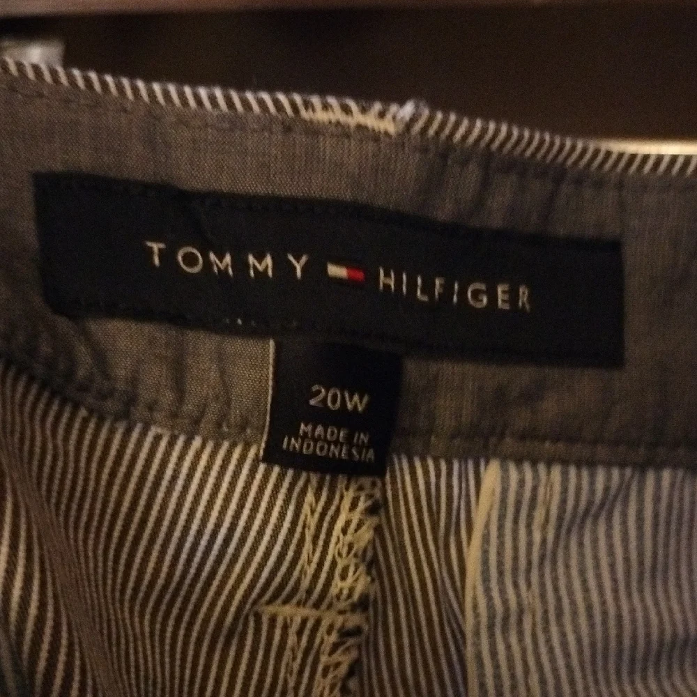 Women's Tommy Hilfiger Hollywood Blue And White Pin Striped Shorts 20W NWT